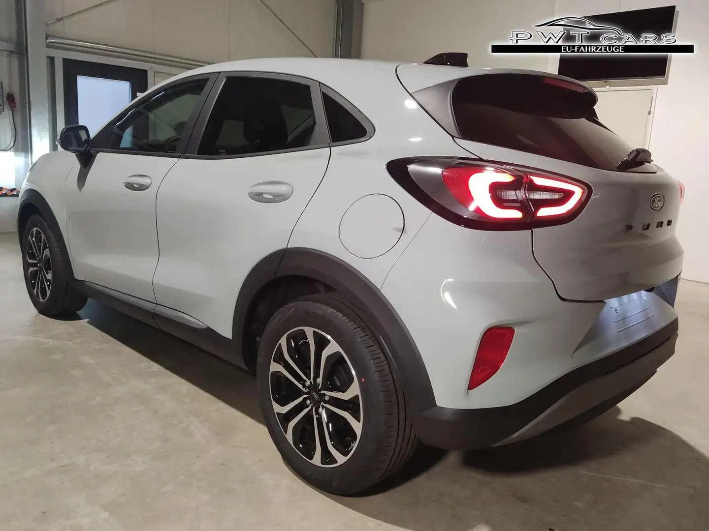 Vehicle image, number 6
