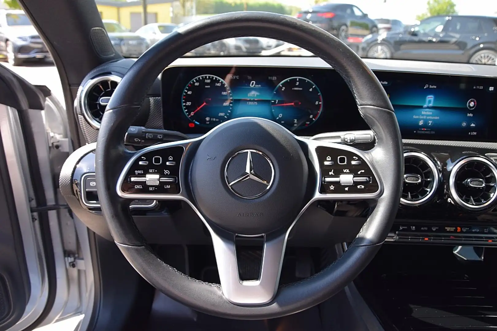 Vehicle image, number 7