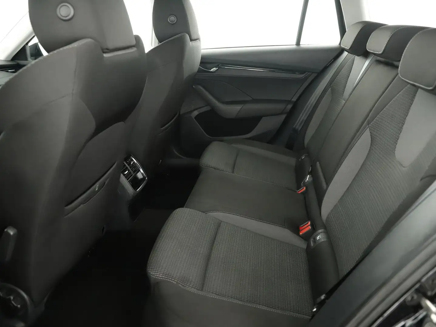 Vehicle image, number 9