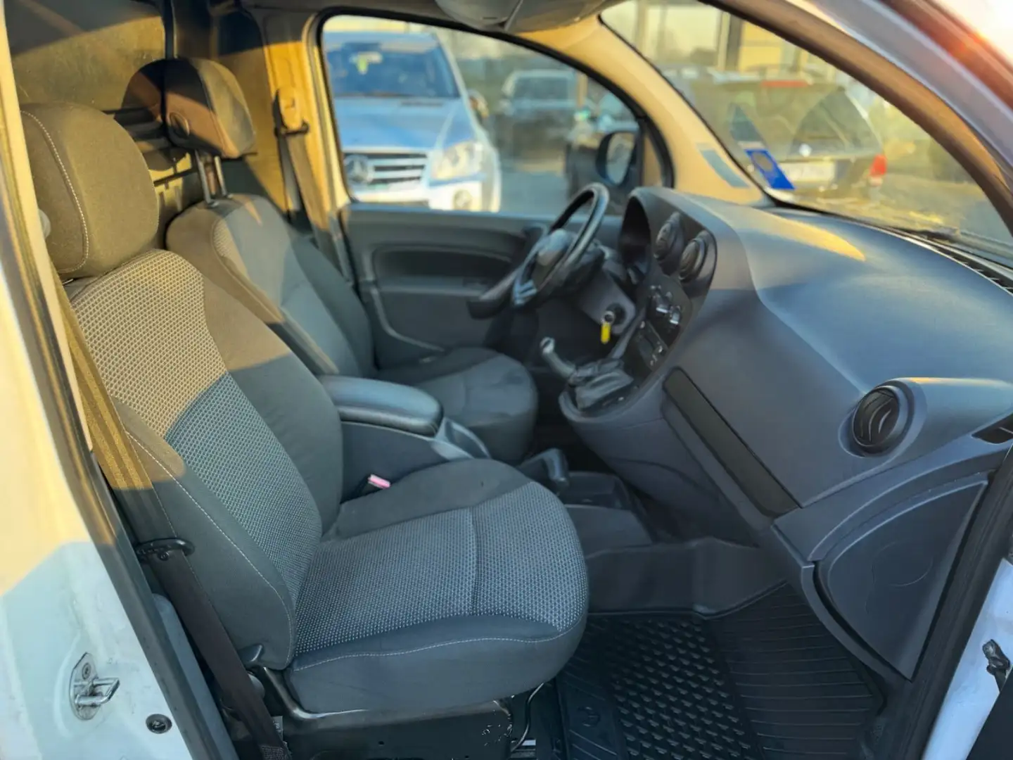 Vehicle image, number 10