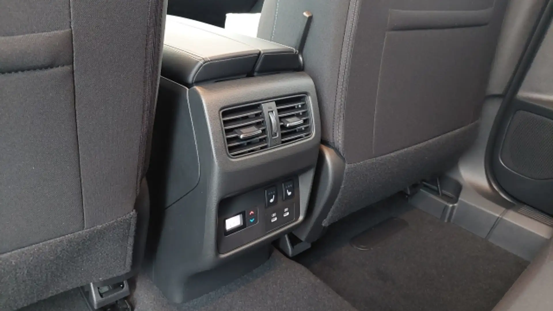 Vehicle image, number 8