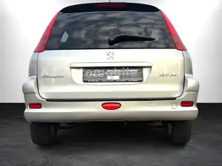 Vehicle image thumbnail, number 4