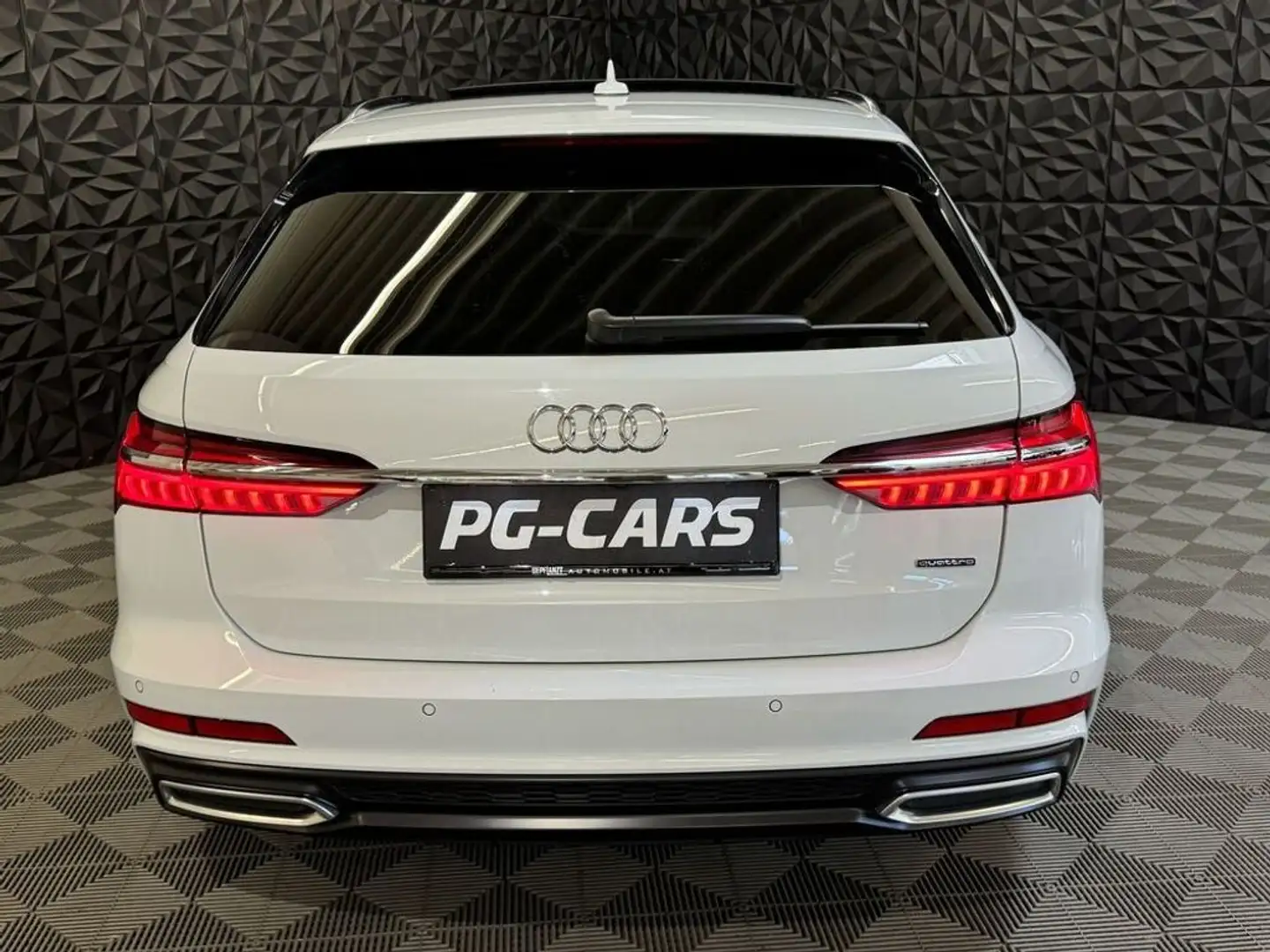 Vehicle image, number 8