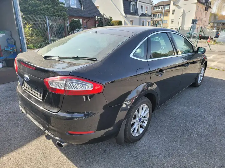 Additional image of the vehicle