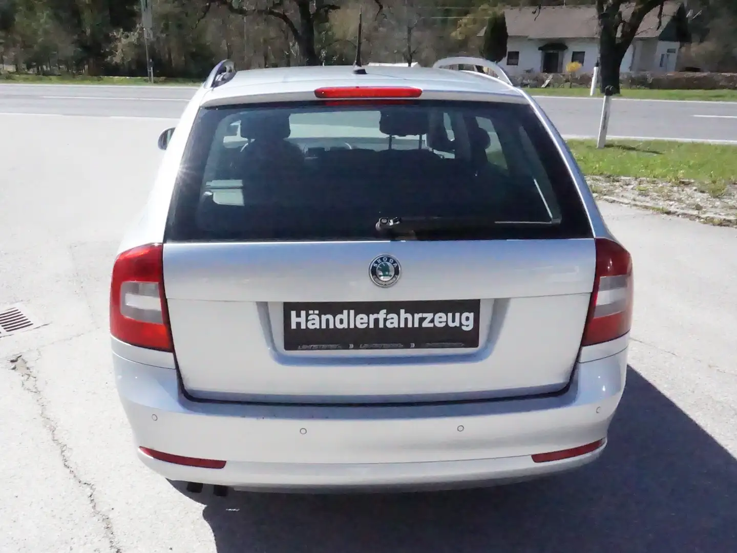 Vehicle image, number 8
