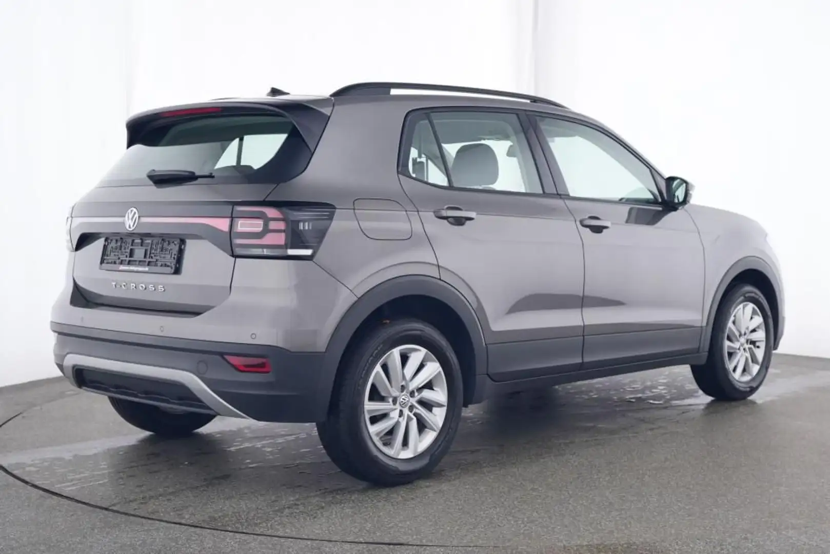 Vehicle image, number 4