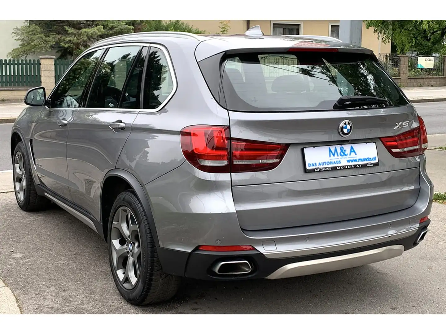 Vehicle image, number 4