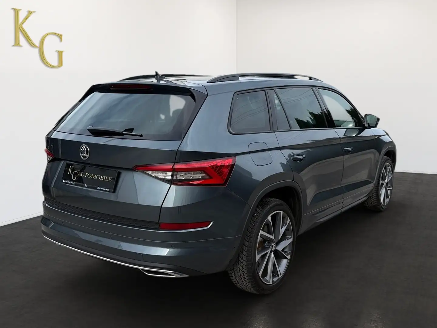 Vehicle image, number 8