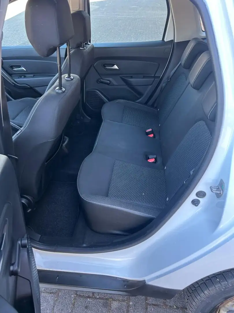 Vehicle image, number 9