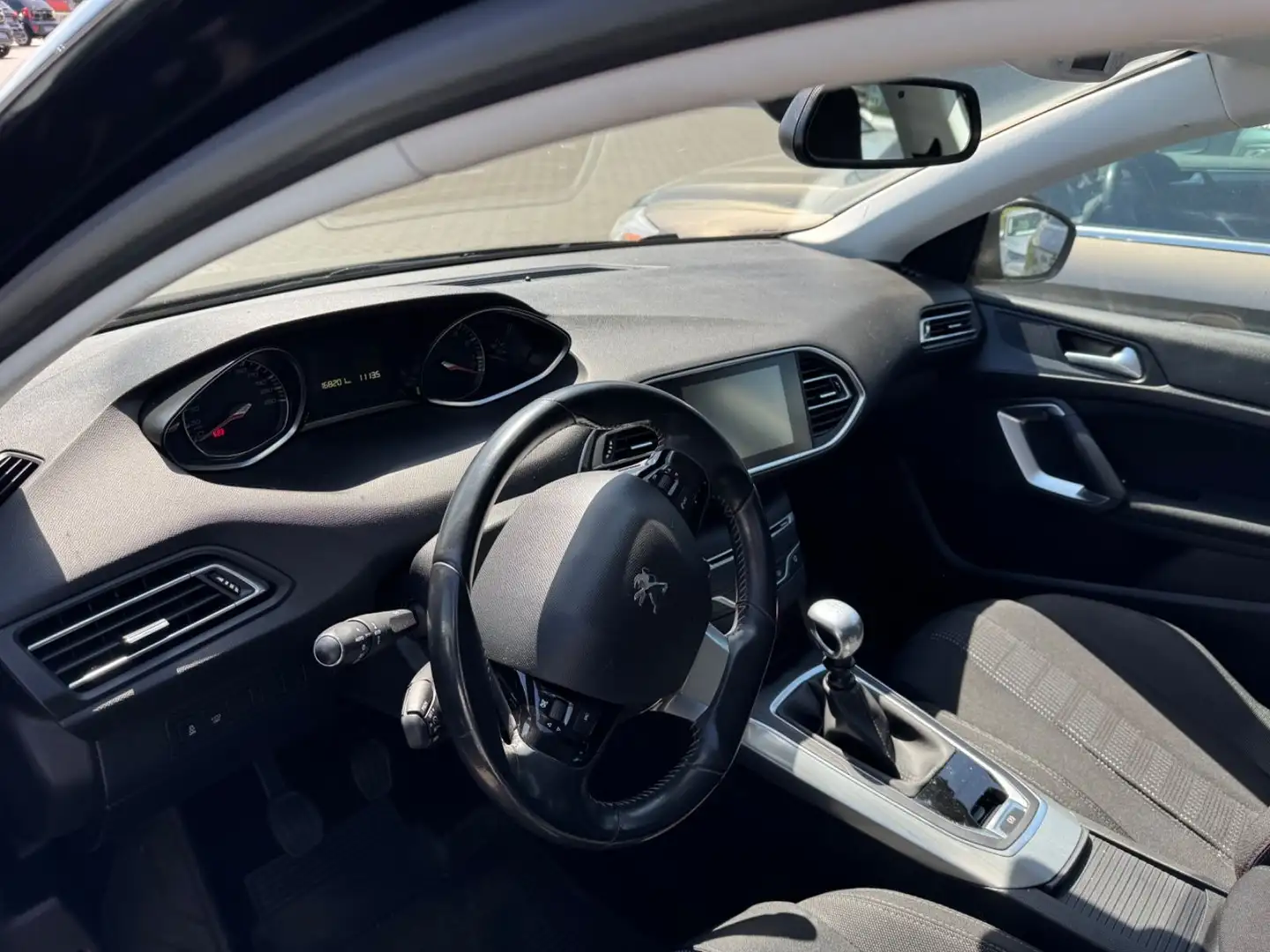 Vehicle image, number 8