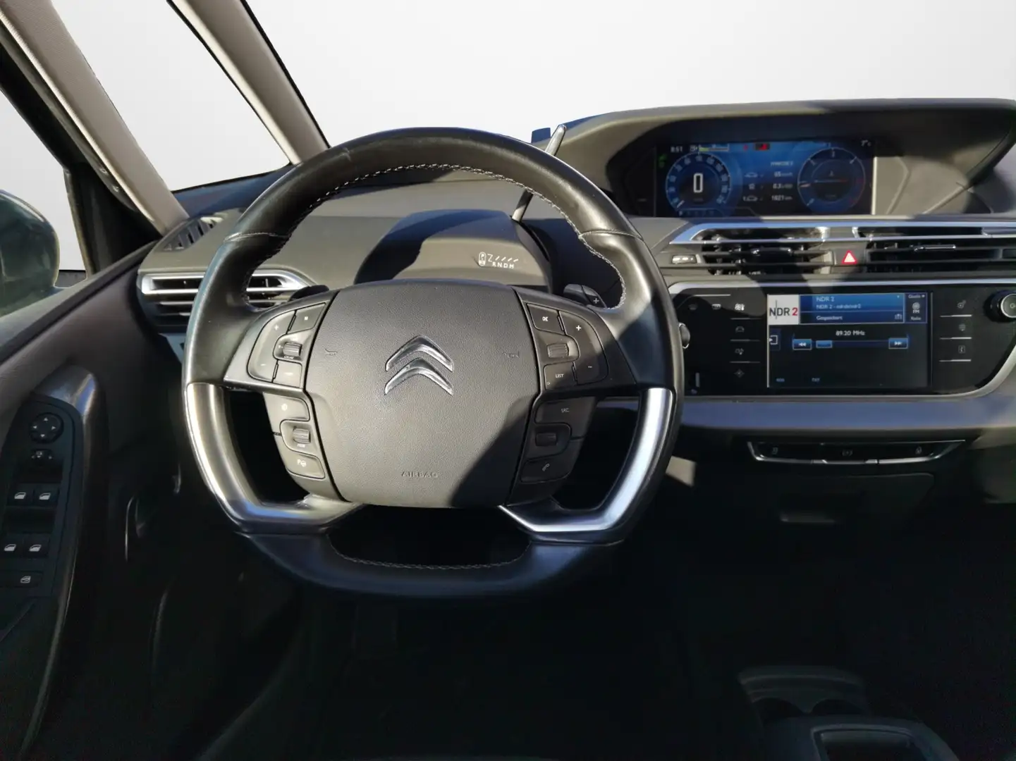 Vehicle image, number 13