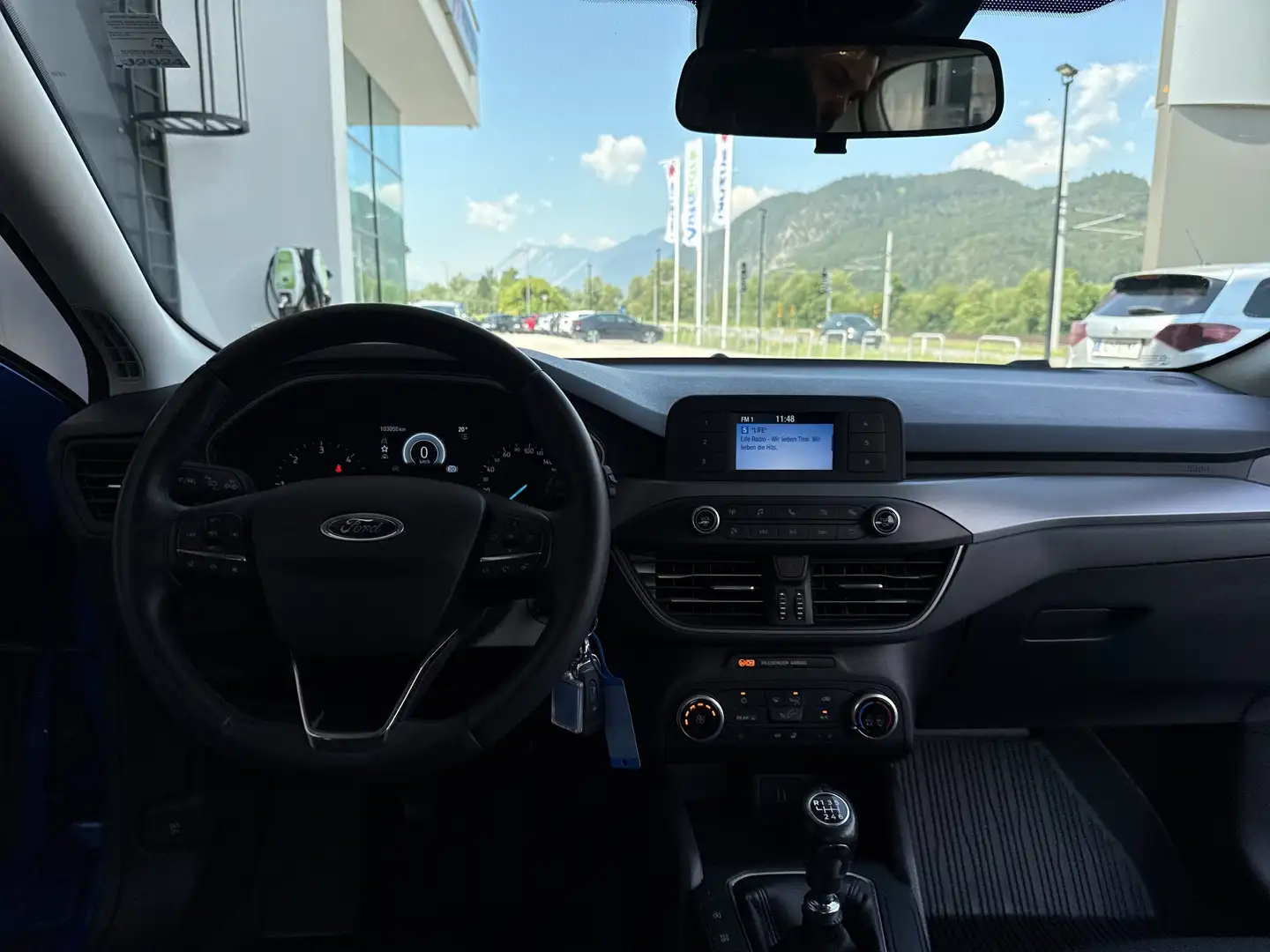 Vehicle image, number 12