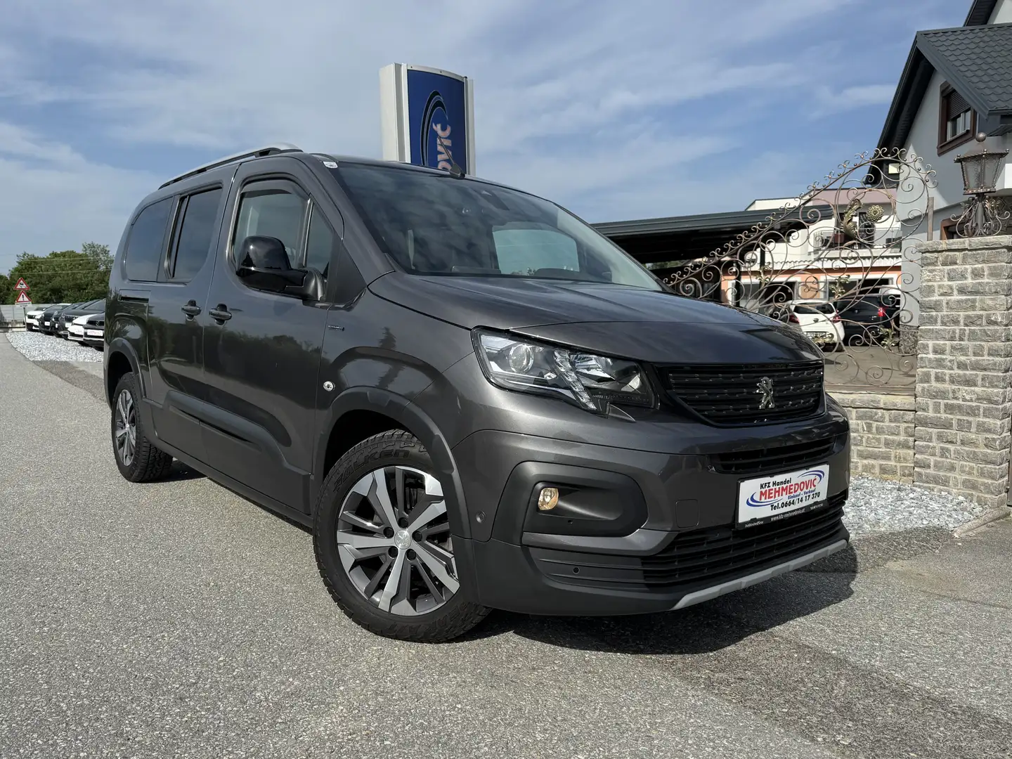 Vehicle image, number 2