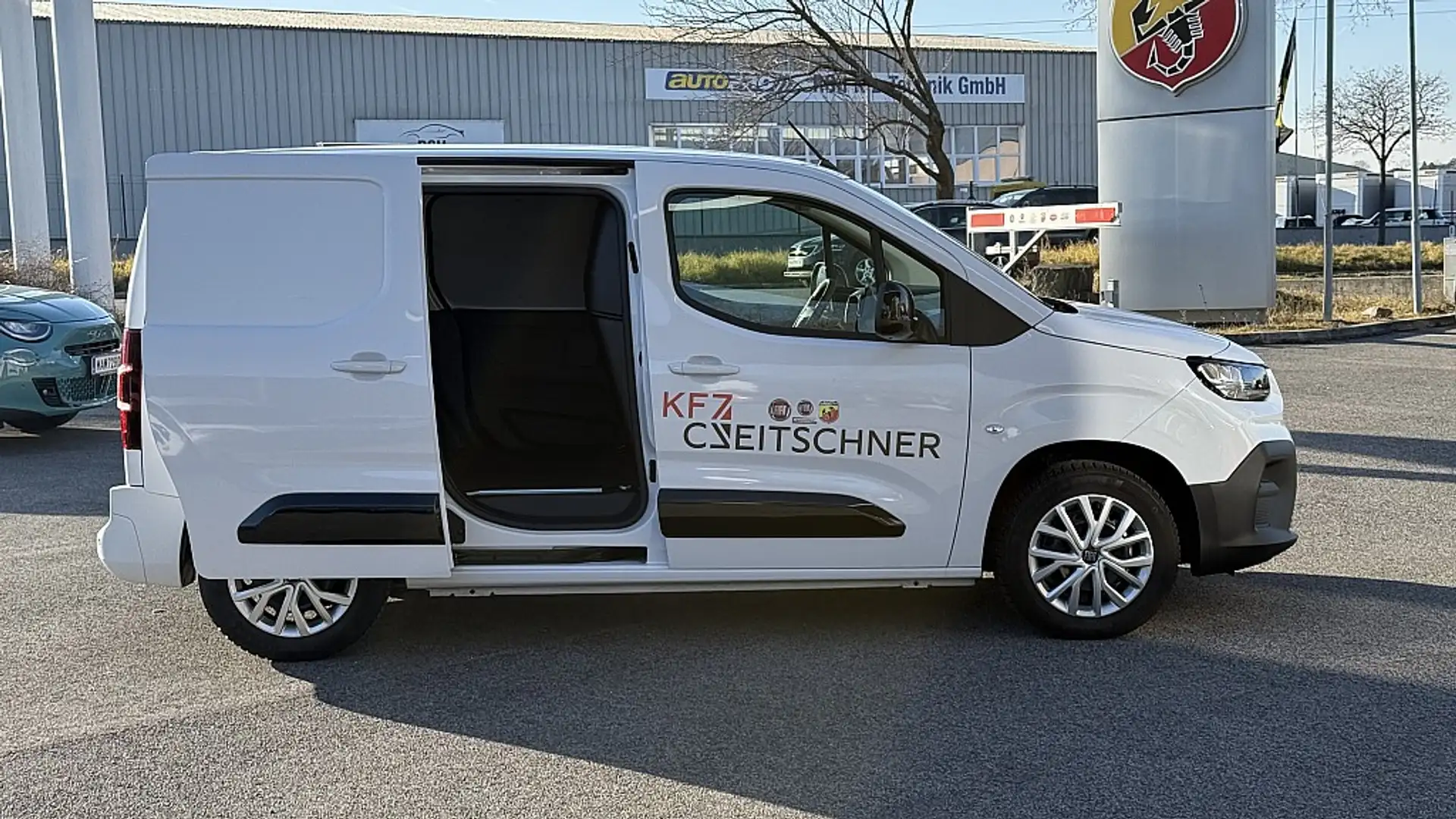 Vehicle image, number 9