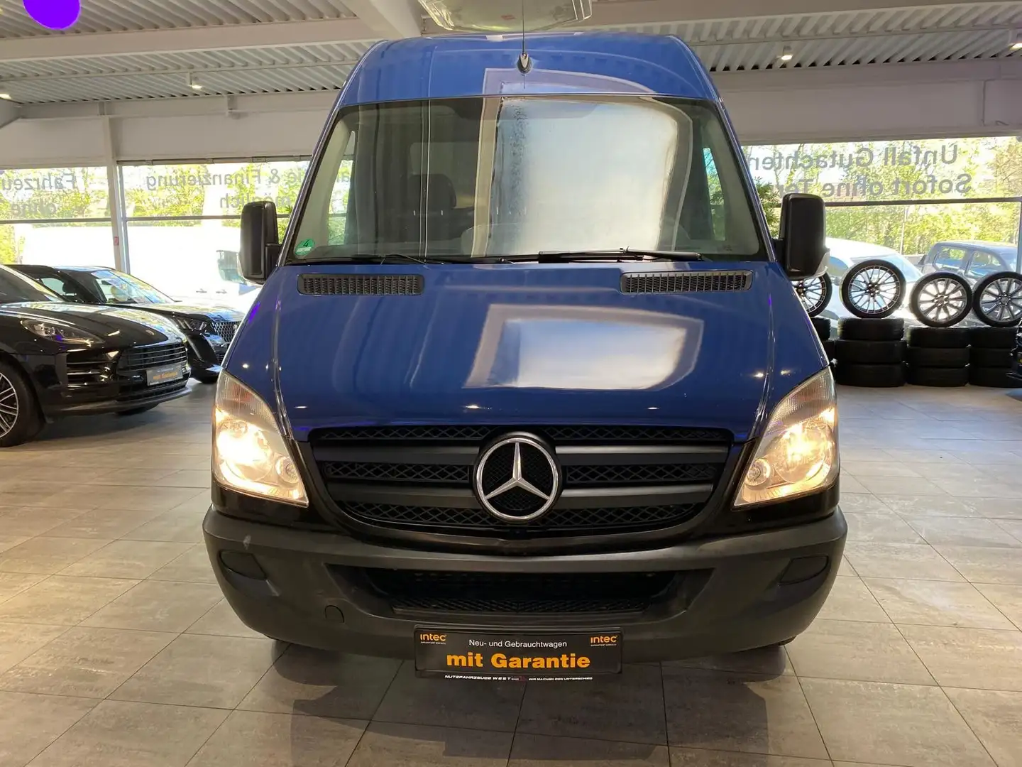 Vehicle image, number 10