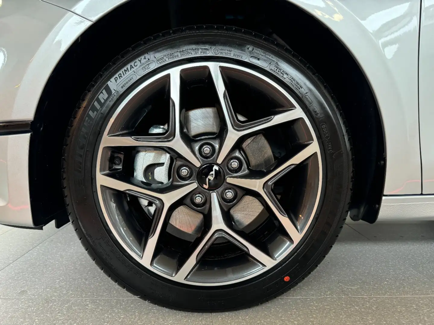 Vehicle image, number 12