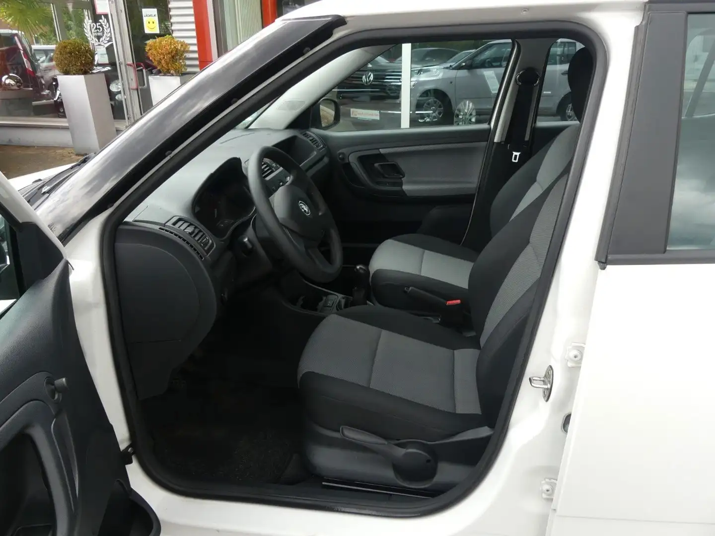 Vehicle image, number 10
