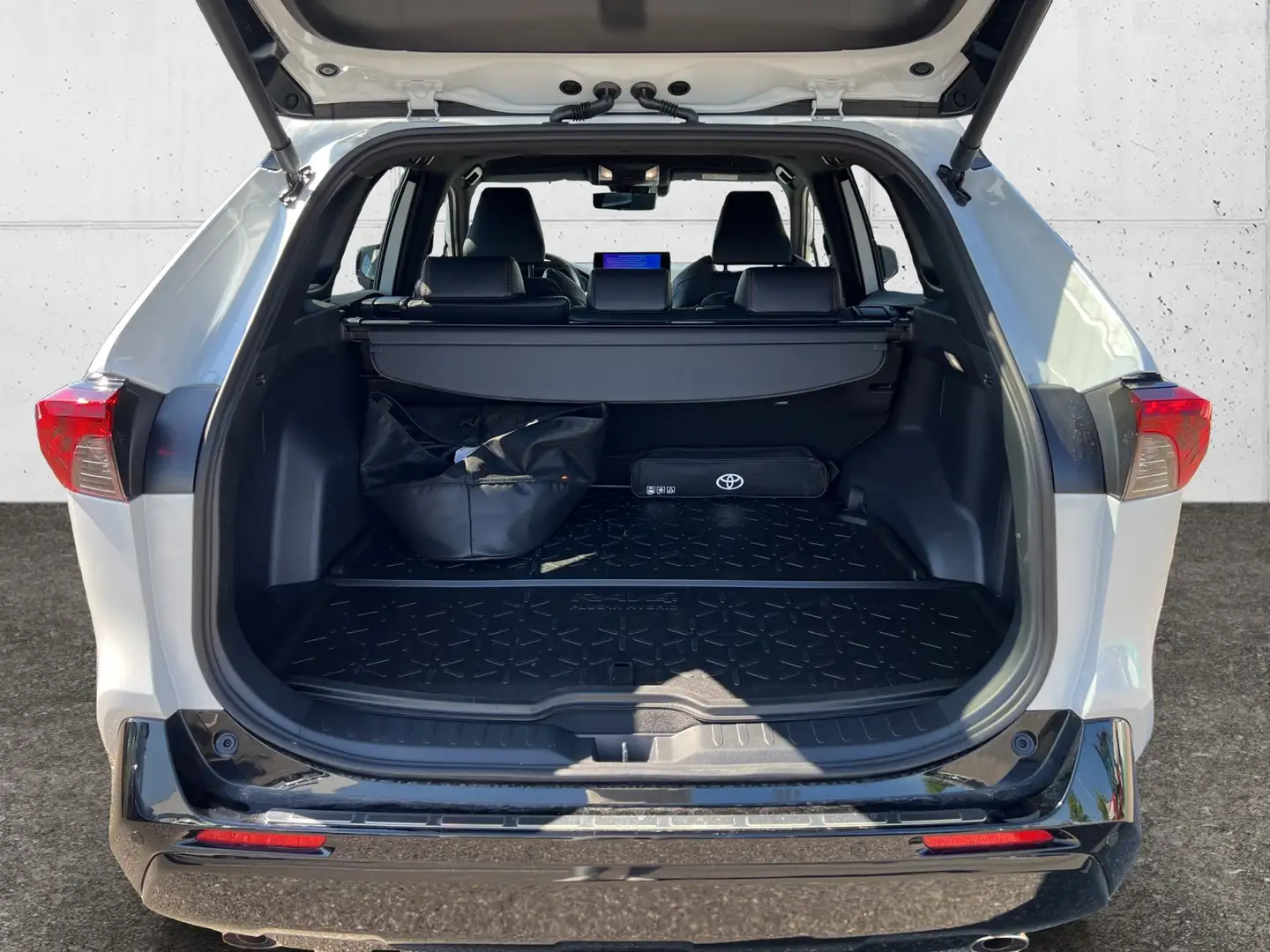 Vehicle image, number 4