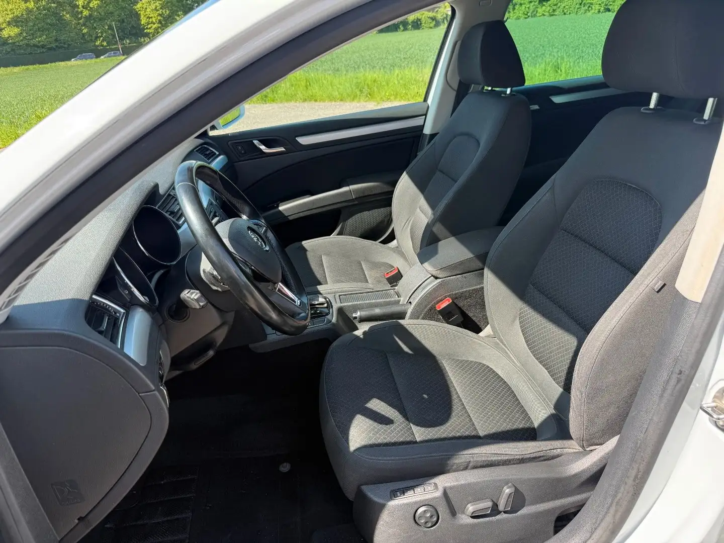 Vehicle image, number 6