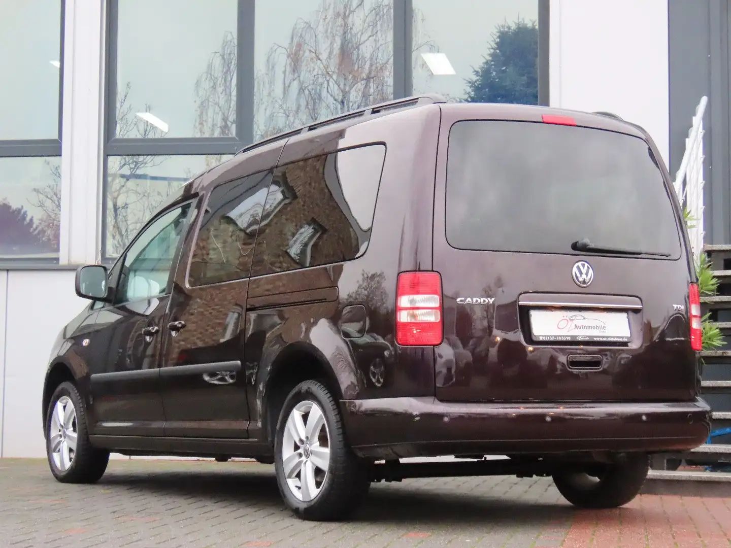 Vehicle image, number 6