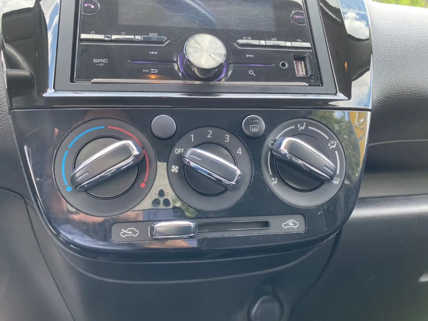 Vehicle image, number 4