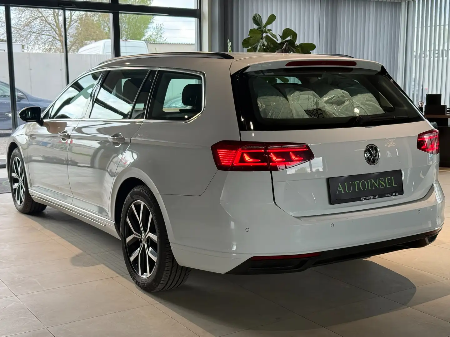 Vehicle image, number 4