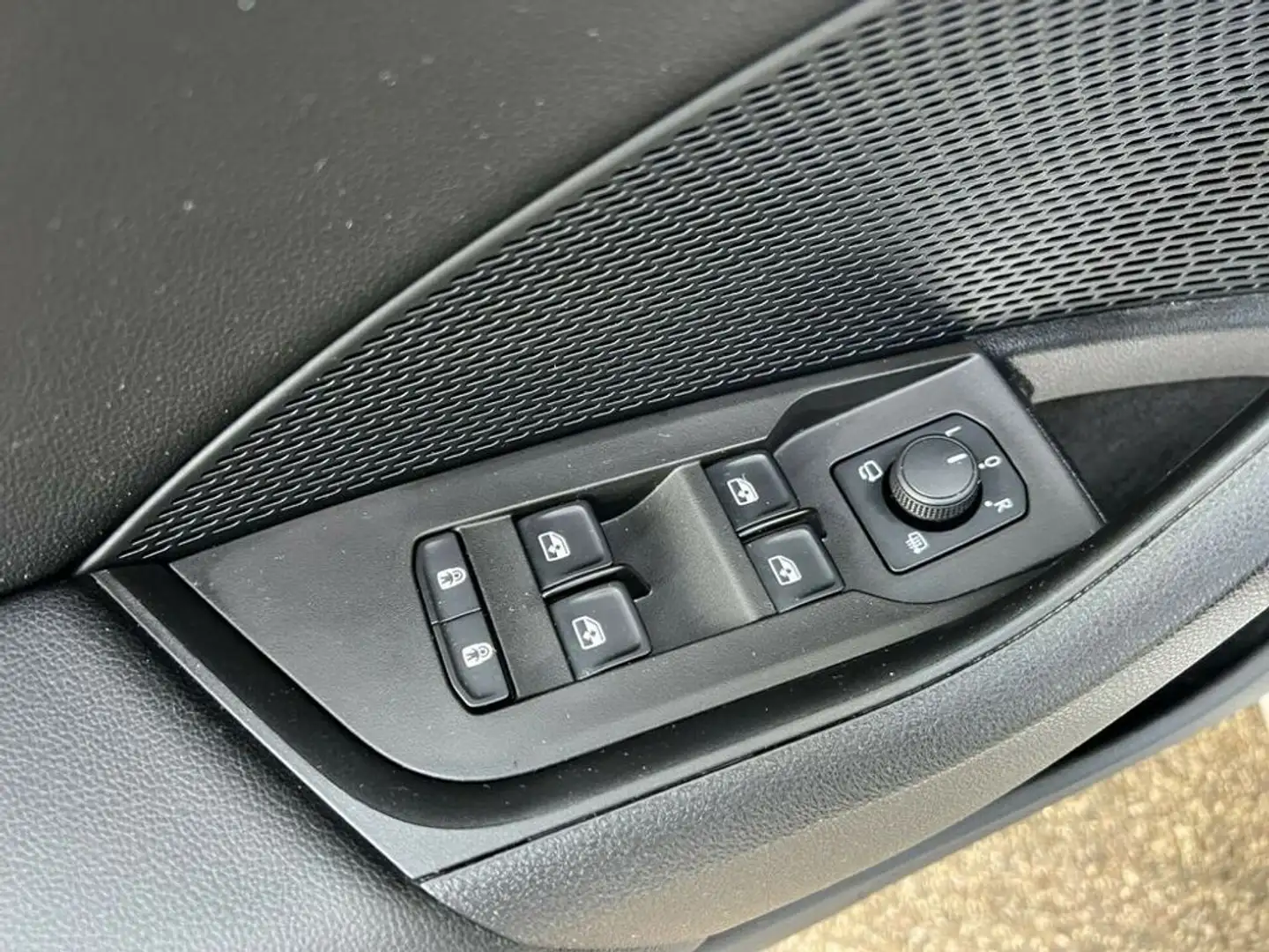 Vehicle image, number 13