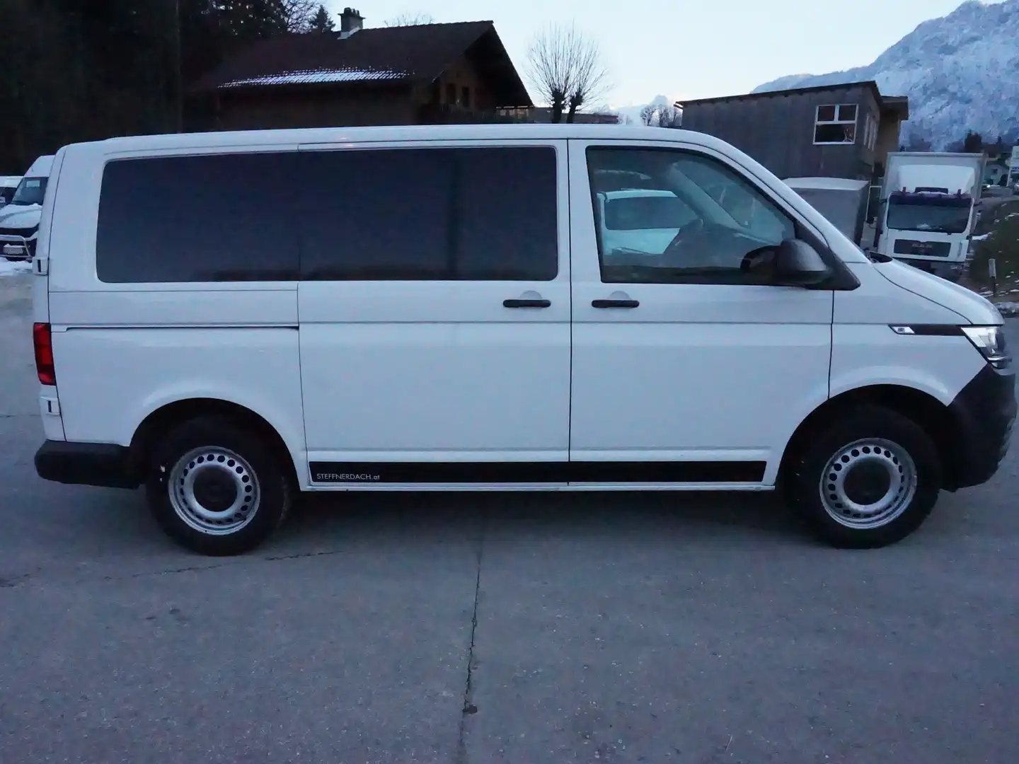 Vehicle image, number 11