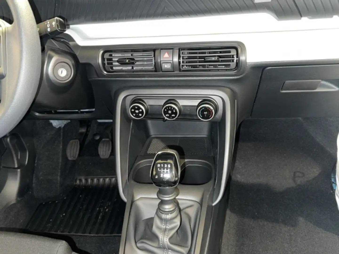 Vehicle image, number 12