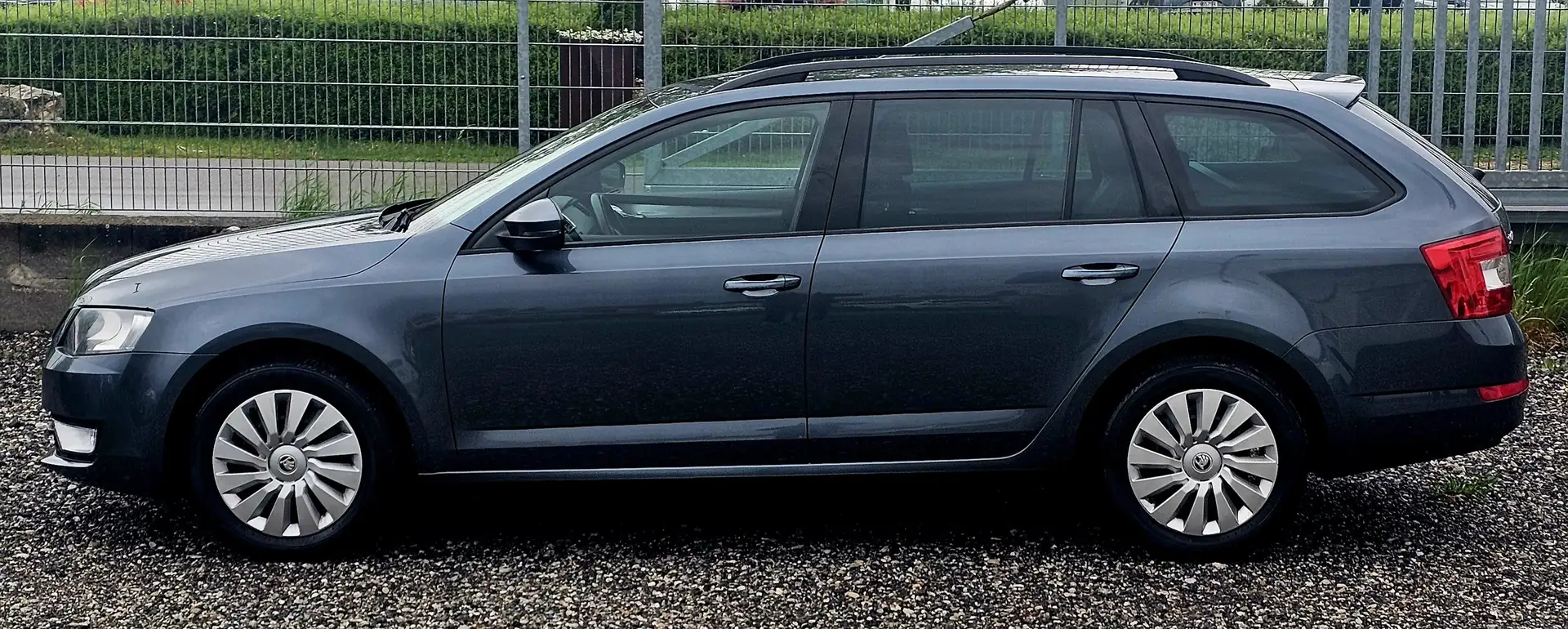 Vehicle image, number 6