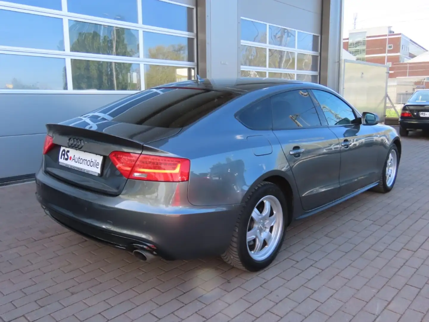 Vehicle image, number 6