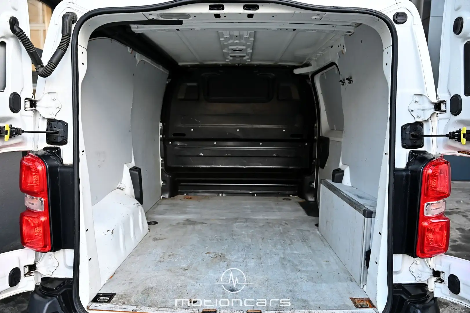 Vehicle image, number 14