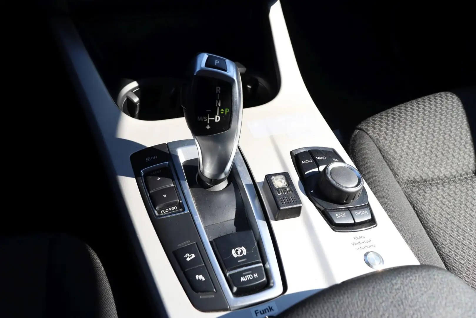 Vehicle image, number 12
