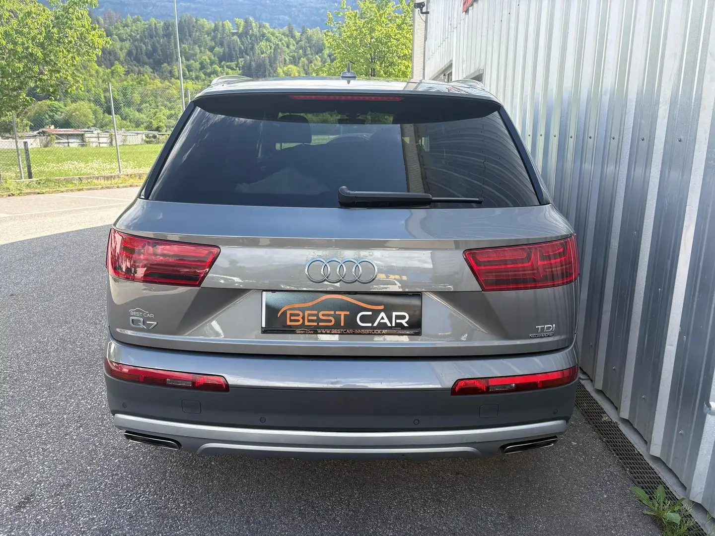 Vehicle image, number 6
