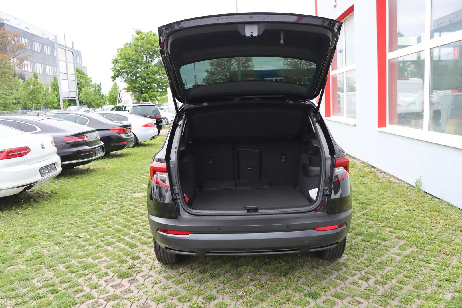 Vehicle image, number 8