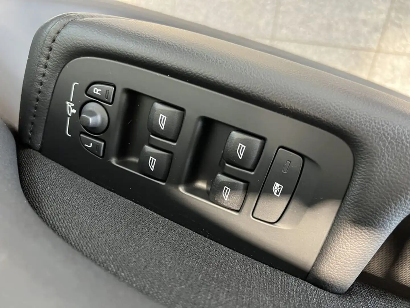 Vehicle image, number 9