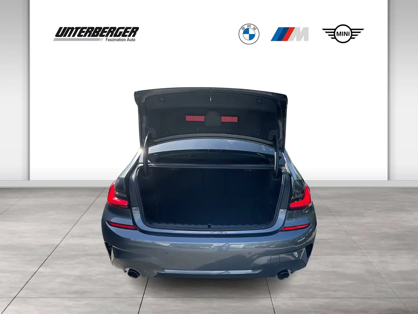 Vehicle image, number 12