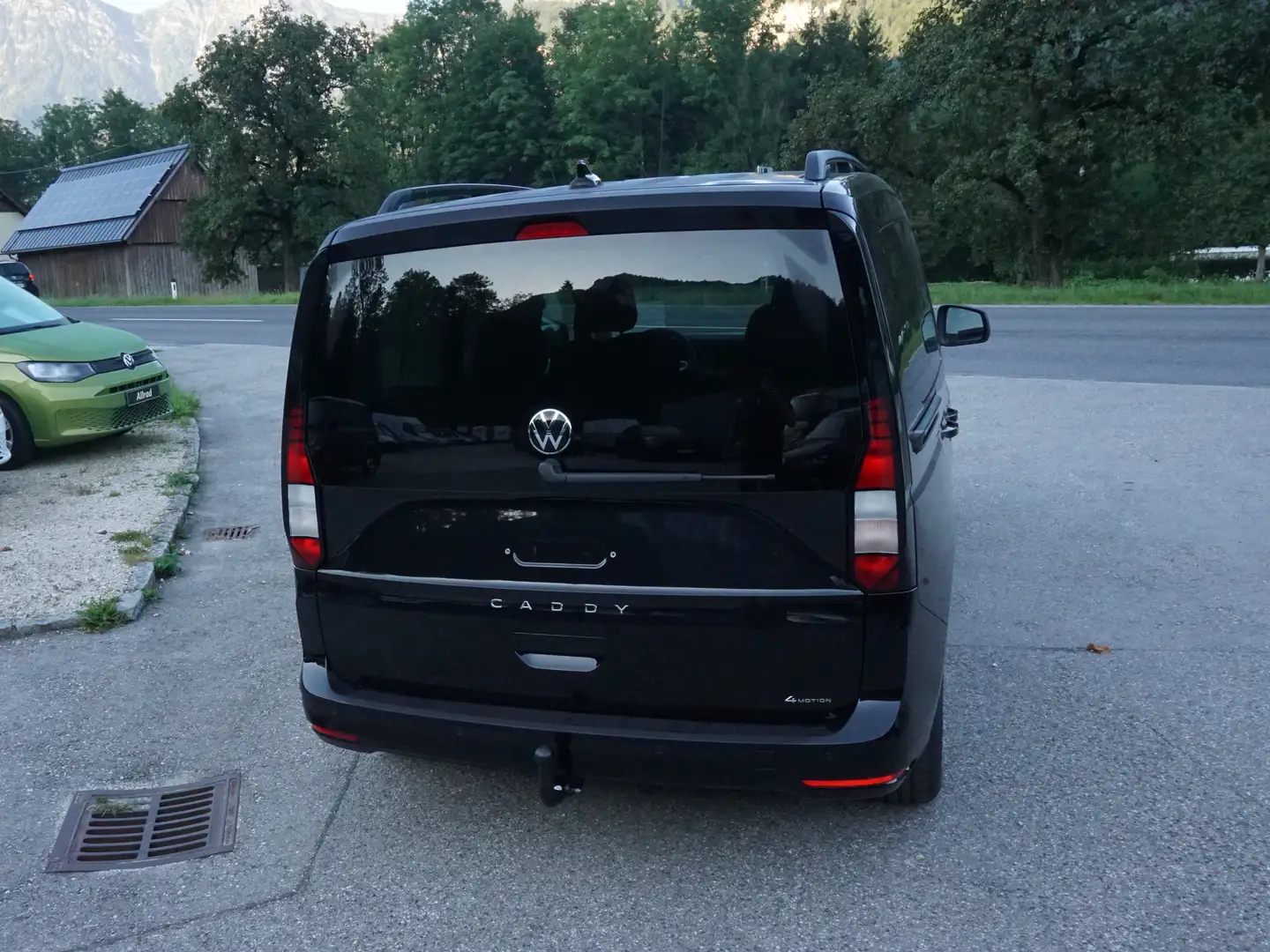 Vehicle image, number 9
