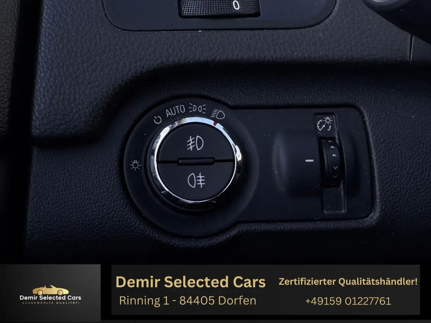 Vehicle image, number 12