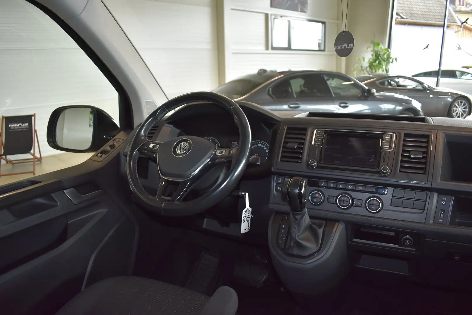 Vehicle image, number 14