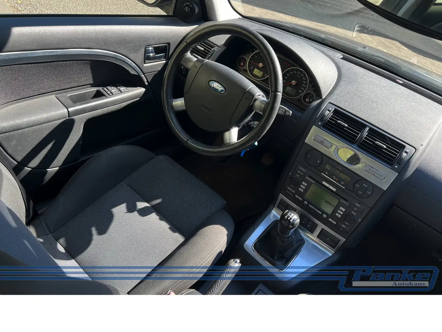 Vehicle image, number 3