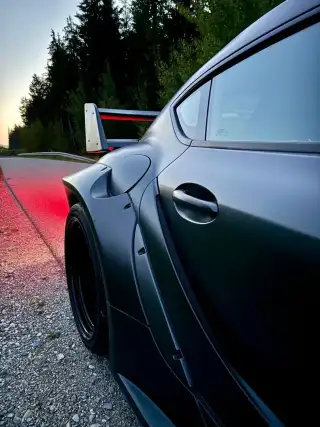 Vehicle image thumbnail, number 4