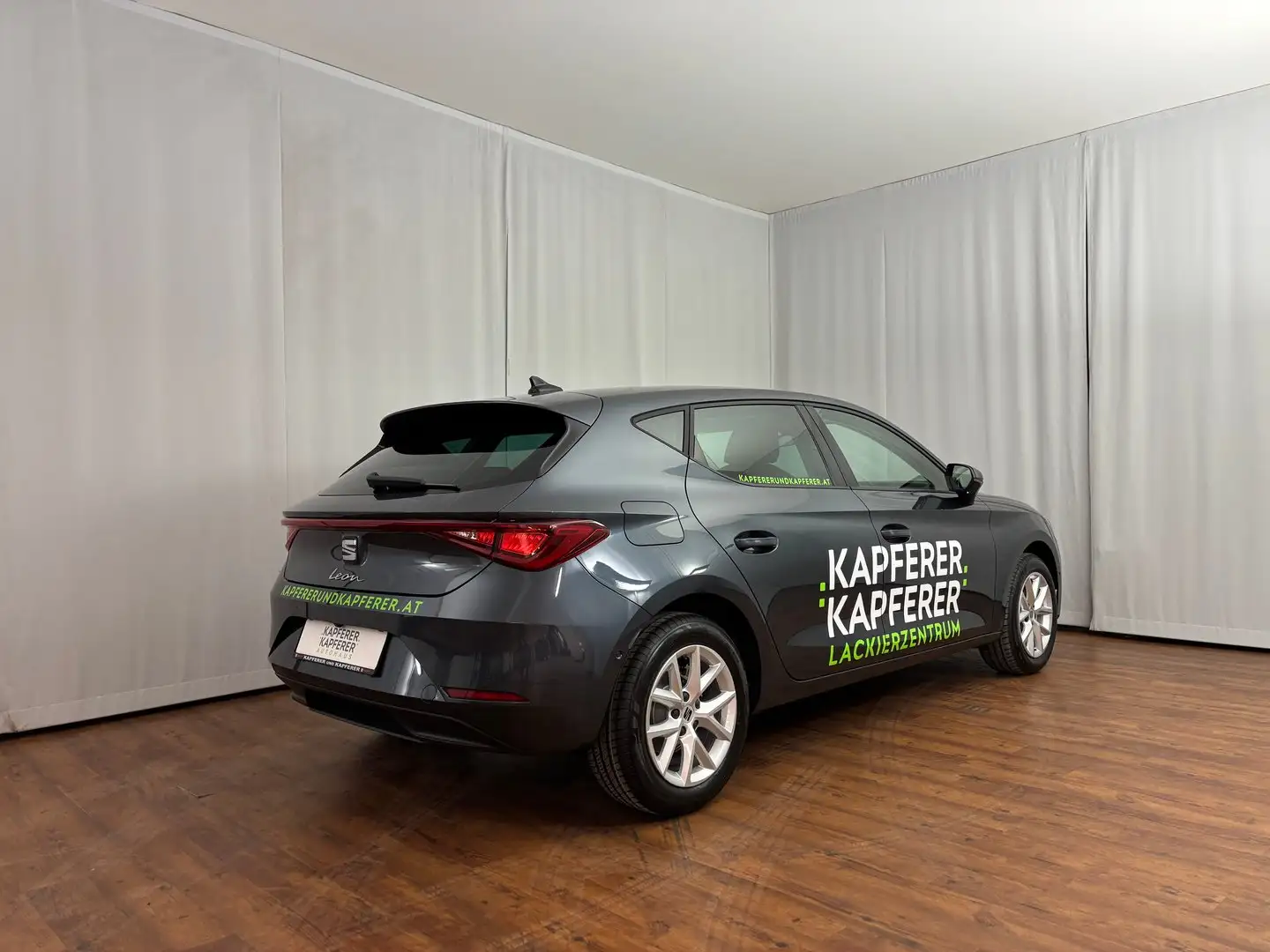 Vehicle image, number 12