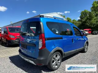 Vehicle image thumbnail, number 4
