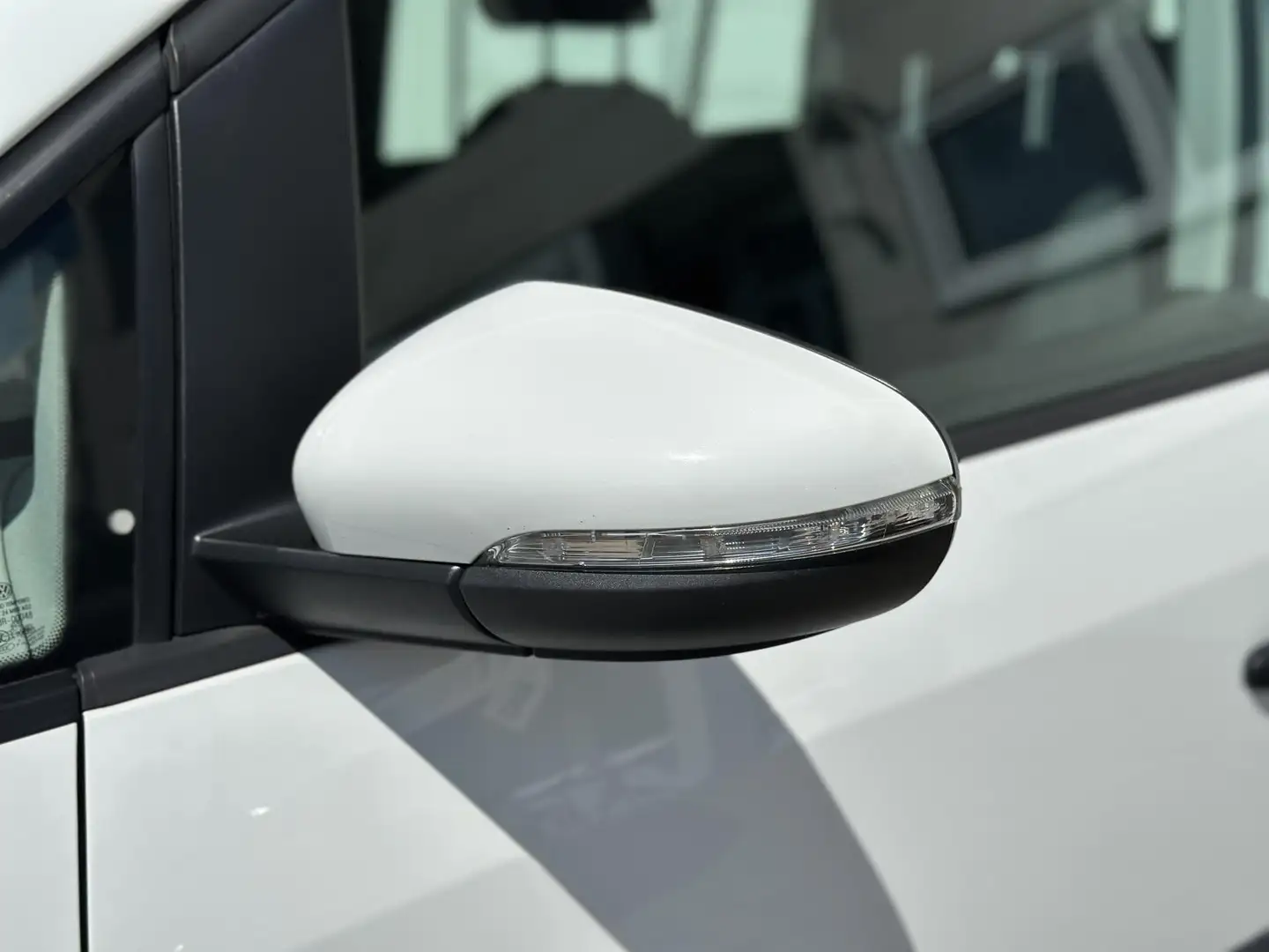 Vehicle image, number 6