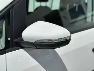 Vehicle image thumbnail, number 6