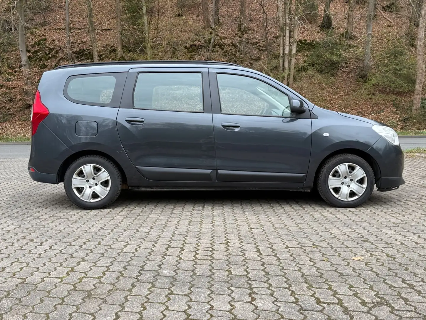 Vehicle image, number 8