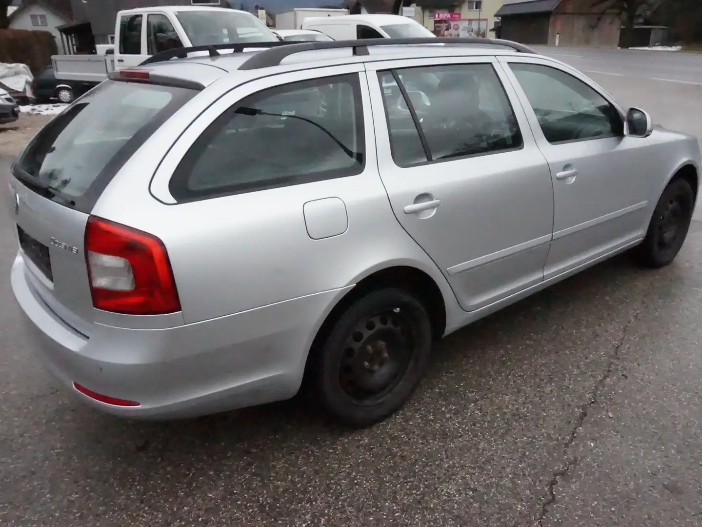 Vehicle image, number 10