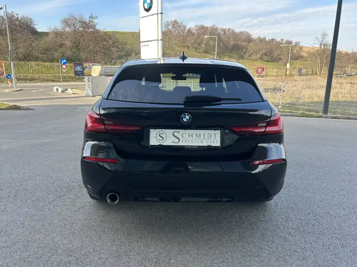 Additional image of the vehicle