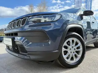 Vehicle image thumbnail, number 4